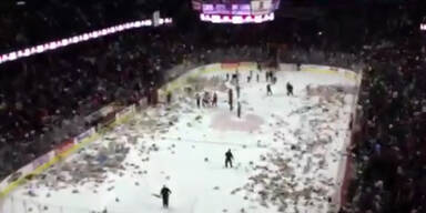 Plüschtierregen bei Eishockeyspiel