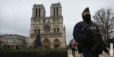 Bewaffneter Polizist in Frankreich