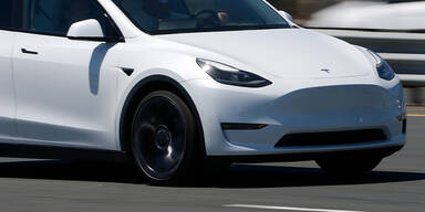 Mega-Panne bei Tesla: Besitzer m&uuml;ssen in eigenes Auto einbrechen
