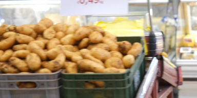 Teuerung bereits lange Schlangen vor Lebensmittelausgabe.PNG