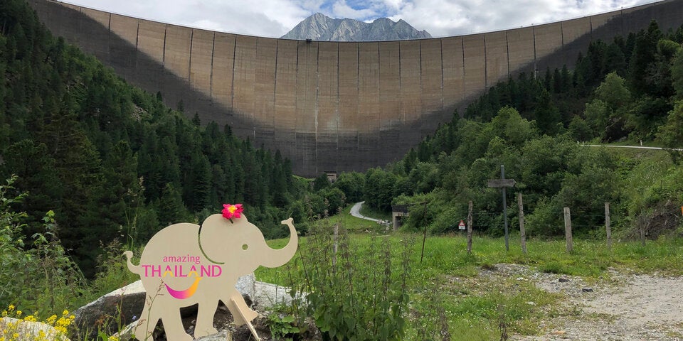 Thai Smiley-fant vor der Schlegeis Staumauer im Tiroler Zillertal