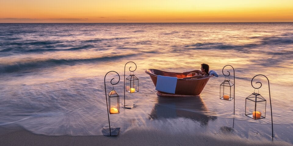 Thanda Island_outdoor bathtub