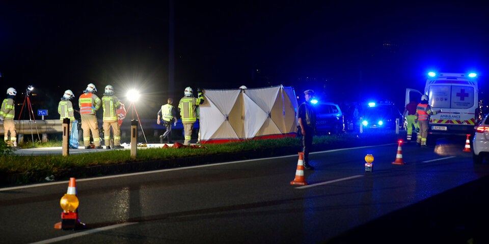 Horror-Unfall mit Motorrad auf Tiroler Straße bei Thaur.