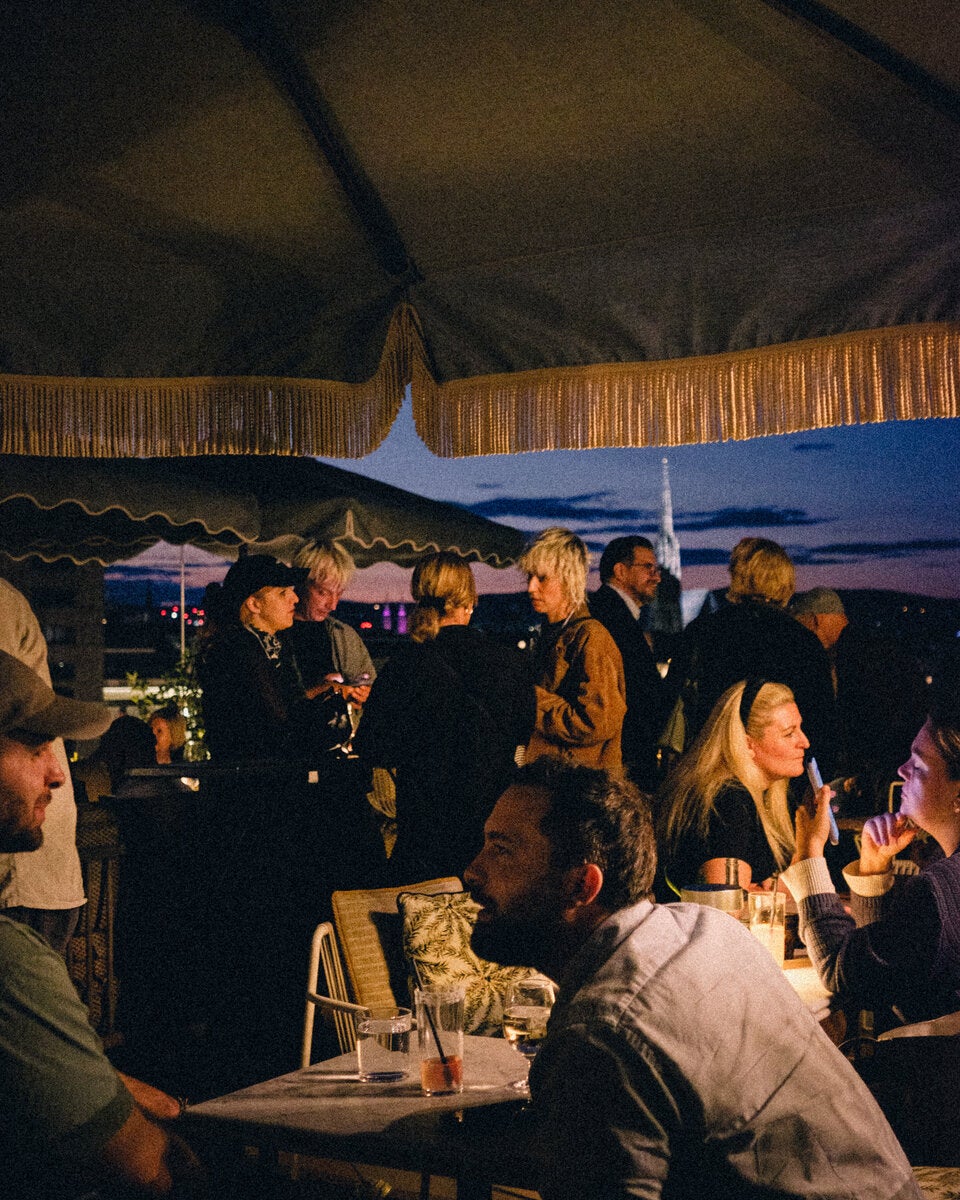 In dieser Rooftop Bar wird um die Wurst getanzt