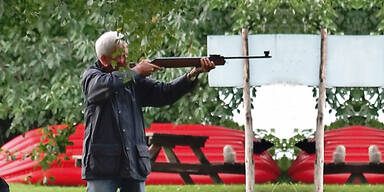 Politiker schie&szlig;t auf Campingplatz
