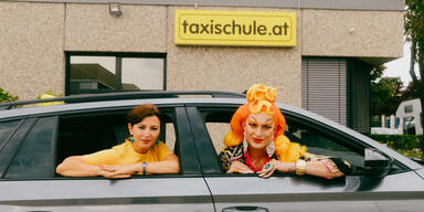 Dragqueen schult Taxler