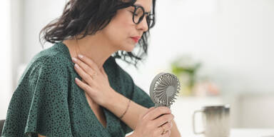 Tischventilator gegen Wallungen