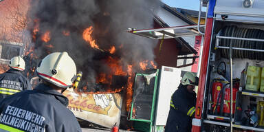 Feuerinferno beim Hendlgriller