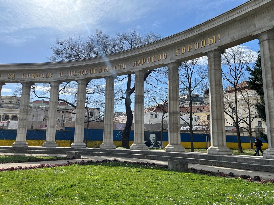 Graffiti hinter dem Russendenkmal.