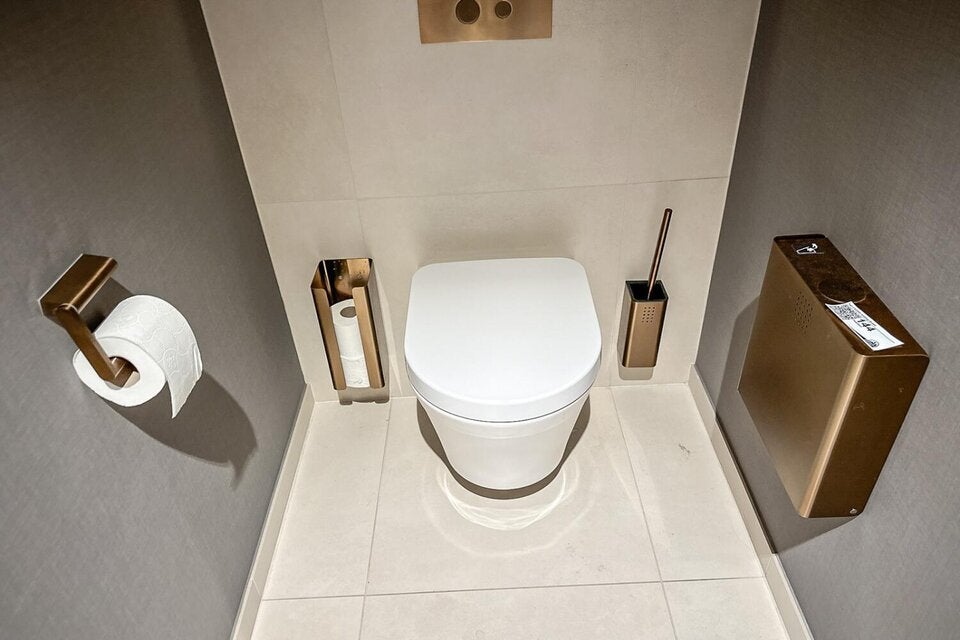 So können Sie Benkos Möbel ersteigern