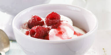 Topfenmousse mit Himbeeren