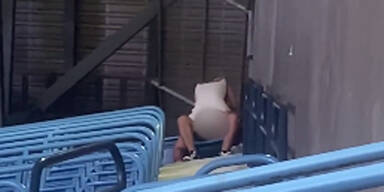 Schon wieder: P&auml;rchen hat Sex im Stadion