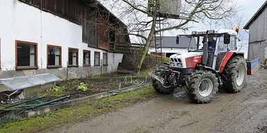 91-Jähriger überschlug sich mit Traktor - tot