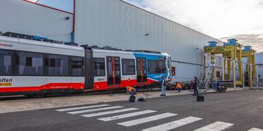 TramTrain kommt per Schiene und Schiff