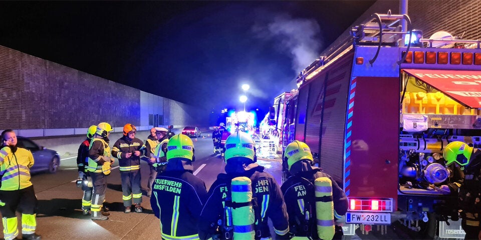 Tiertransporter geriet auf der A1 in Brand