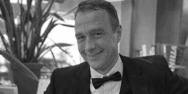 Trauer um bekannten Wiener Kellner Philip Sabic | Pl&ouml;tzlicher Tod am Geburtstag seines Sohnes