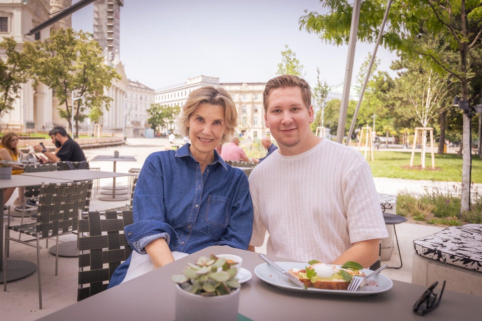 Autor & Society-Liebling Clemens Trischler mit Desirée Treichl-Stürgkh