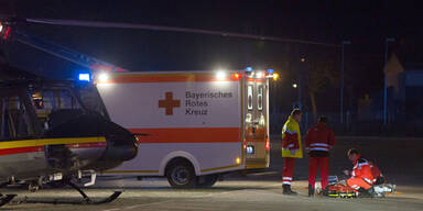 Vater wirft seine drei Kinder aus Fenster