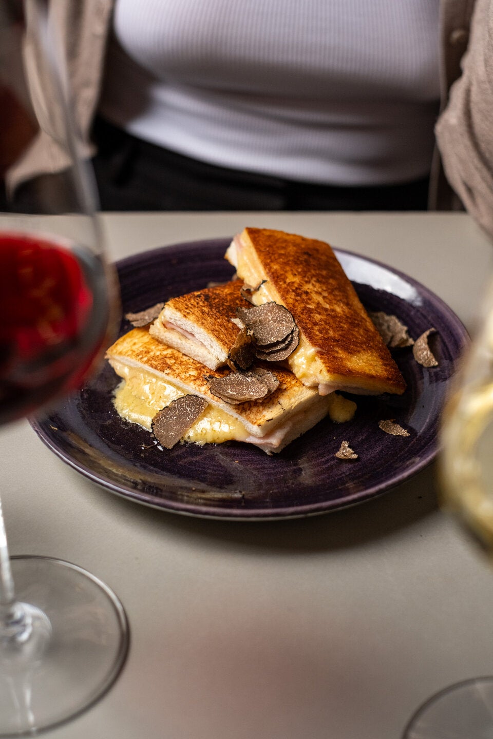 Zum Afterwork-Drink passtder Trüffel Croque Monsieur.