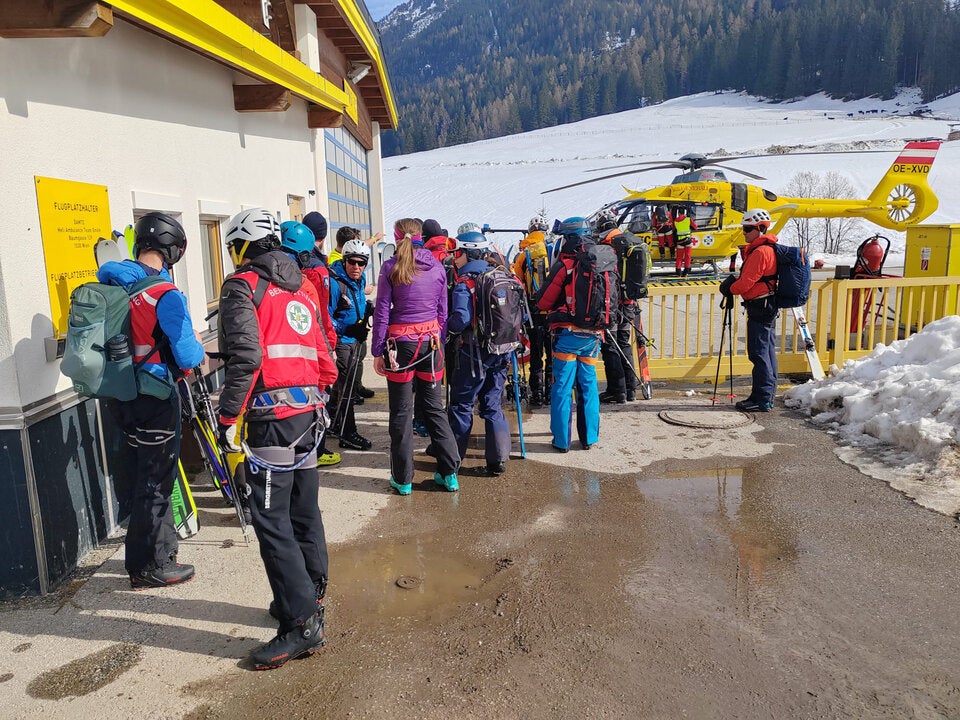 Lawinenabgang in den Tuxer Alpen: Bergrettung und Polizei im Einsatz