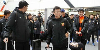 Wuhan-Kicker in Spanien: 'Als w&auml;ren wir Viren auf 2 Beinen'