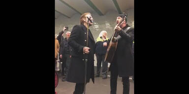 U2 mit spontanem Gig in Berliner U2