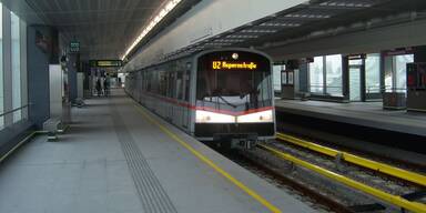 Lautes Telefonieren - Handy-Rowdy schlug U-Bahn-Passagier k.o.