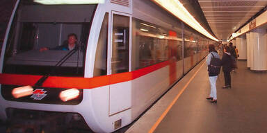 Flucht vor Polizei: Mann springt vor U-Bahn