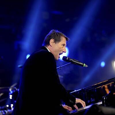 Rihanna - Queen of Downloads