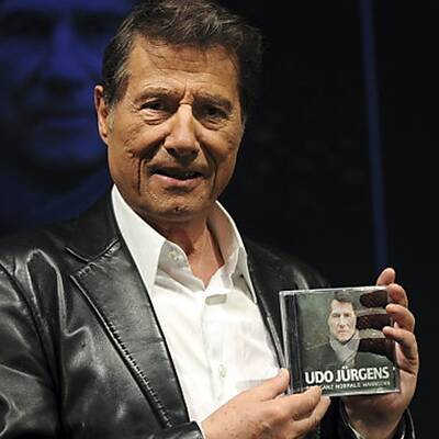 Rihanna - Queen of Downloads