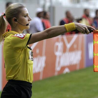 Das ist Brasiliens heißeste Linienrichterin