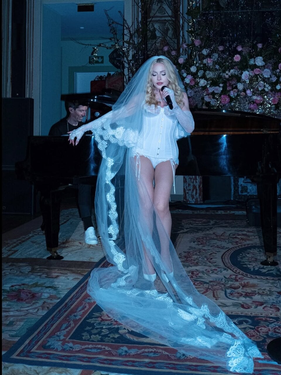 Madonna im Braut-Look für Dolce & Gabbana