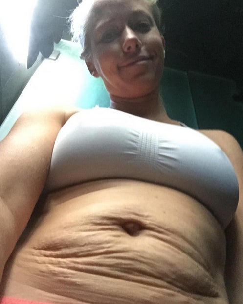 Kendra Wilkinson zeigt Bauch