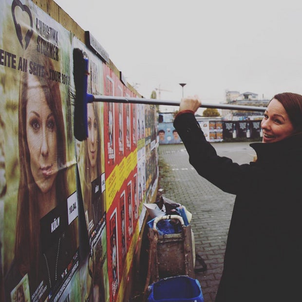 Christina Stürmer beim Plakatieren