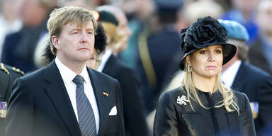 Willem & Máxima gedenken Kriegsopfern