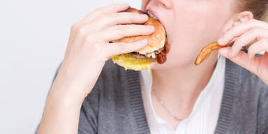 Übergewichtige essen zu schnell