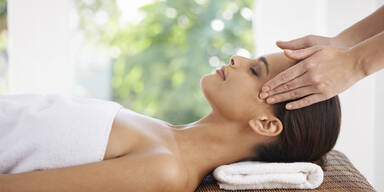 So massieren Sie Ihr Gesicht schlanker