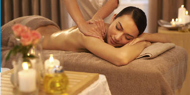 Auszeit vom Alltag mit der Kerzenwachs-Massage