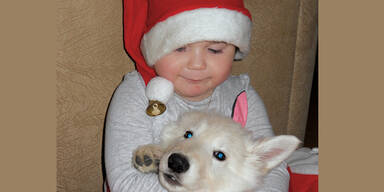 Annalena (3) im Weihnachtsglück