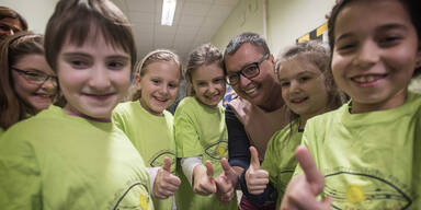 BM Oberhauser singt mit Kindern gegen Krebs