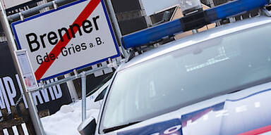 Schwere Krawalle bei Demo am Brenner 