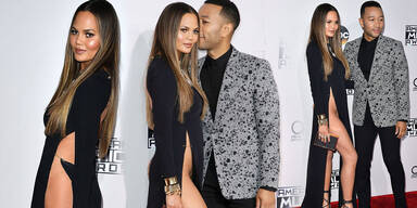 Chrissy Teigen unten ohne