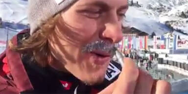 Feller f&auml;rbte sich seinen Bart jetzt silber!