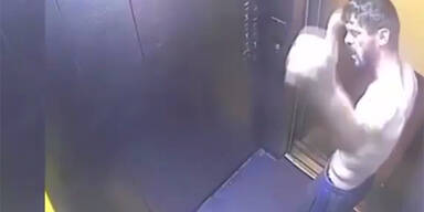 Daumen hoch: Tierhasser pr&uuml;gelt auf Hund ein