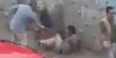 Dreistes P&auml;rchen hat Sex am Gehsteig