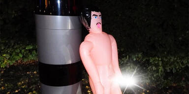 Sexpuppe vor Radarfalle aufgestellt