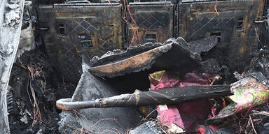 Mann z&uuml;ndet nach Feier wahllos Auto an