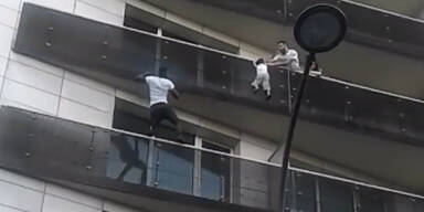 Paris Bub Balkon Rettungsaktion