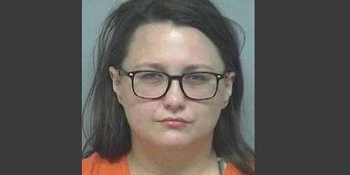 Lehrerin schl&auml;ft mit 2 Sch&uuml;lern in einer Nacht