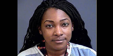 Sex-Lehrerin droht mit schlechten Noten